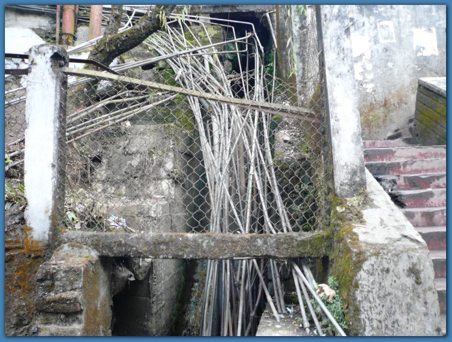 900x674 pixels (132K)